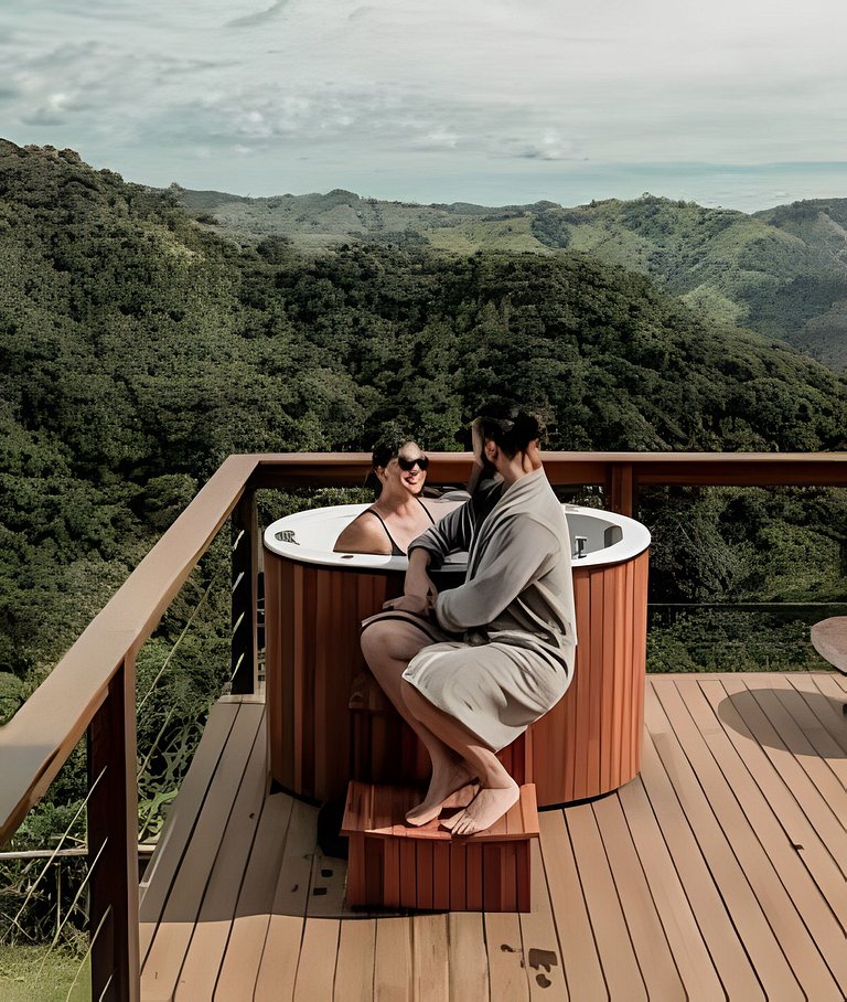 Cabana sobre o cafezal com ofurô e Starlink