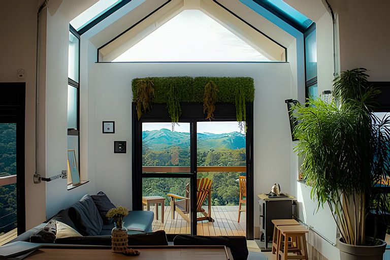 Cabana sobre o cafezal com ofurô e Starlink