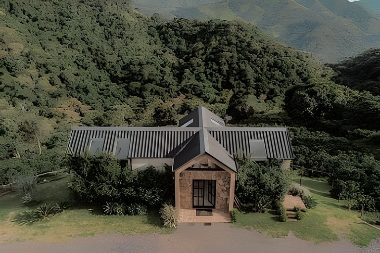 Cabana sobre o cafezal com ofurô e Starlink