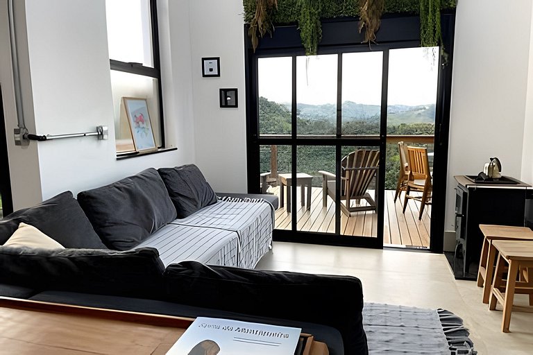 Cabana sobre o cafezal com ofurô e Starlink