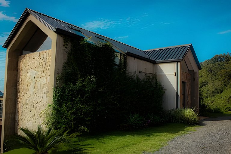 Cabana sobre o cafezal com ofurô e Starlink