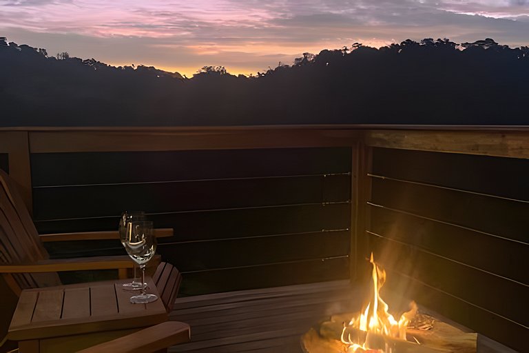 Cabana sobre o cafezal com ofurô e Starlink