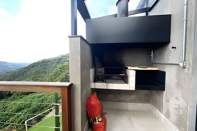 Cabana sobre o cafezal com ofurô e Starlink