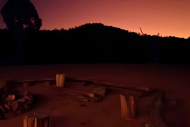 Cabana sobre o cafezal com ofurô e Starlink