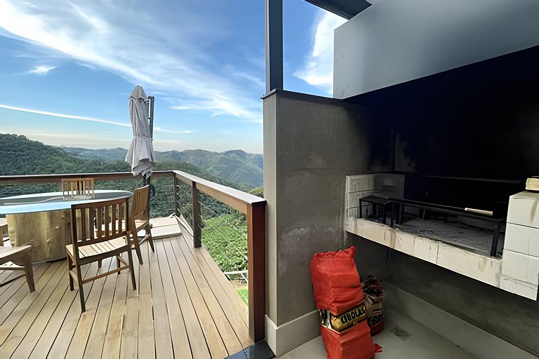 Cabana sobre o cafezal com ofurô e Starlink