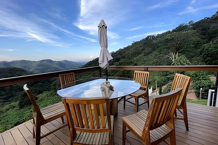 Cabana sobre o cafezal com ofurô e Starlink