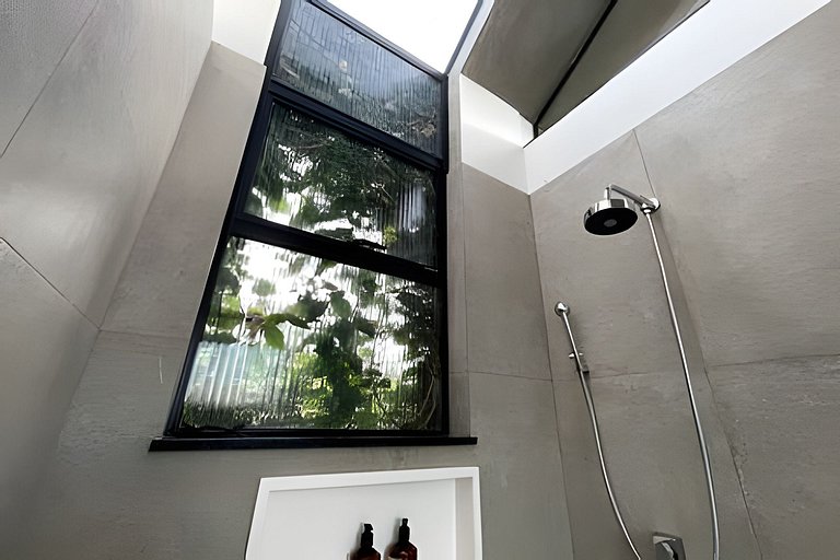 Cabana sobre o cafezal com ofurô e Starlink