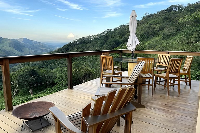 Cabana sobre o cafezal com ofurô e Starlink