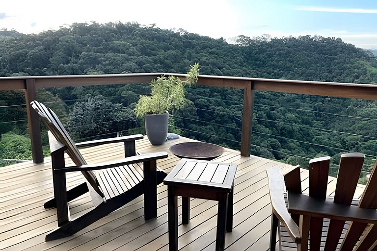 Cabana sobre o cafezal com ofurô e Starlink