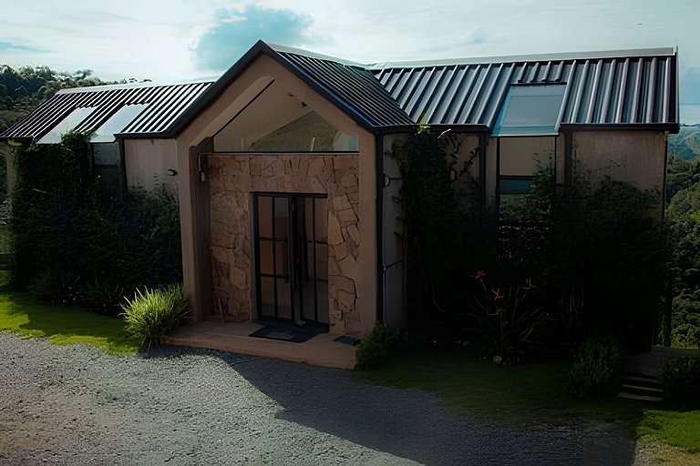 Cabana sobre o cafezal com ofurô e Starlink