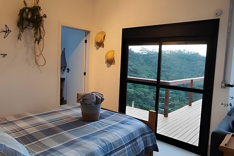 Cabana sobre o cafezal com ofurô e Starlink