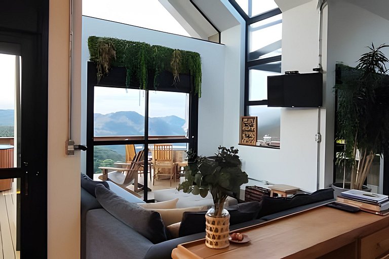 Cabana sobre o cafezal com ofurô e Starlink