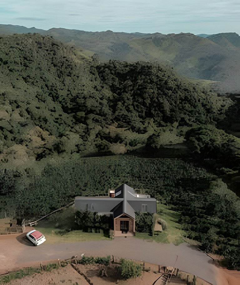 Cabana sobre o cafezal com ofurô e Starlink