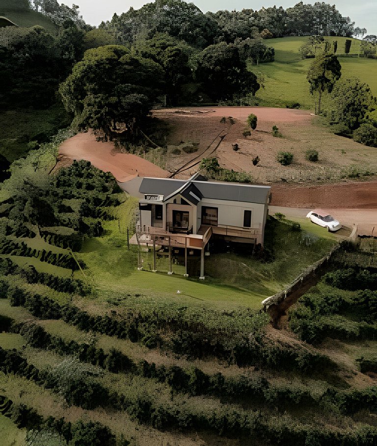 Cabana sobre o cafezal com ofurô e Starlink